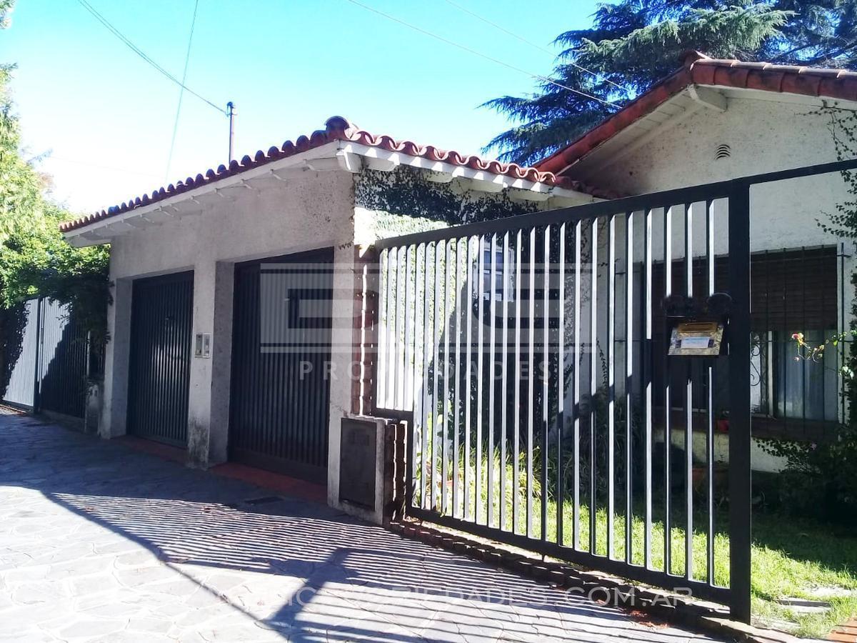 Foto de Muy buena casa c/quincho y piscina, 800m2 totales - Don Torcuato, imagen 1