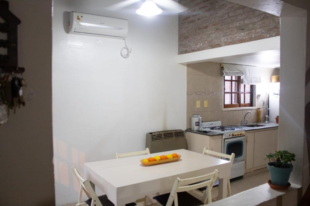 Foto de Chalet en 2 plantas de 4 amb c/patio y parrilla en El Talar, imagen 3