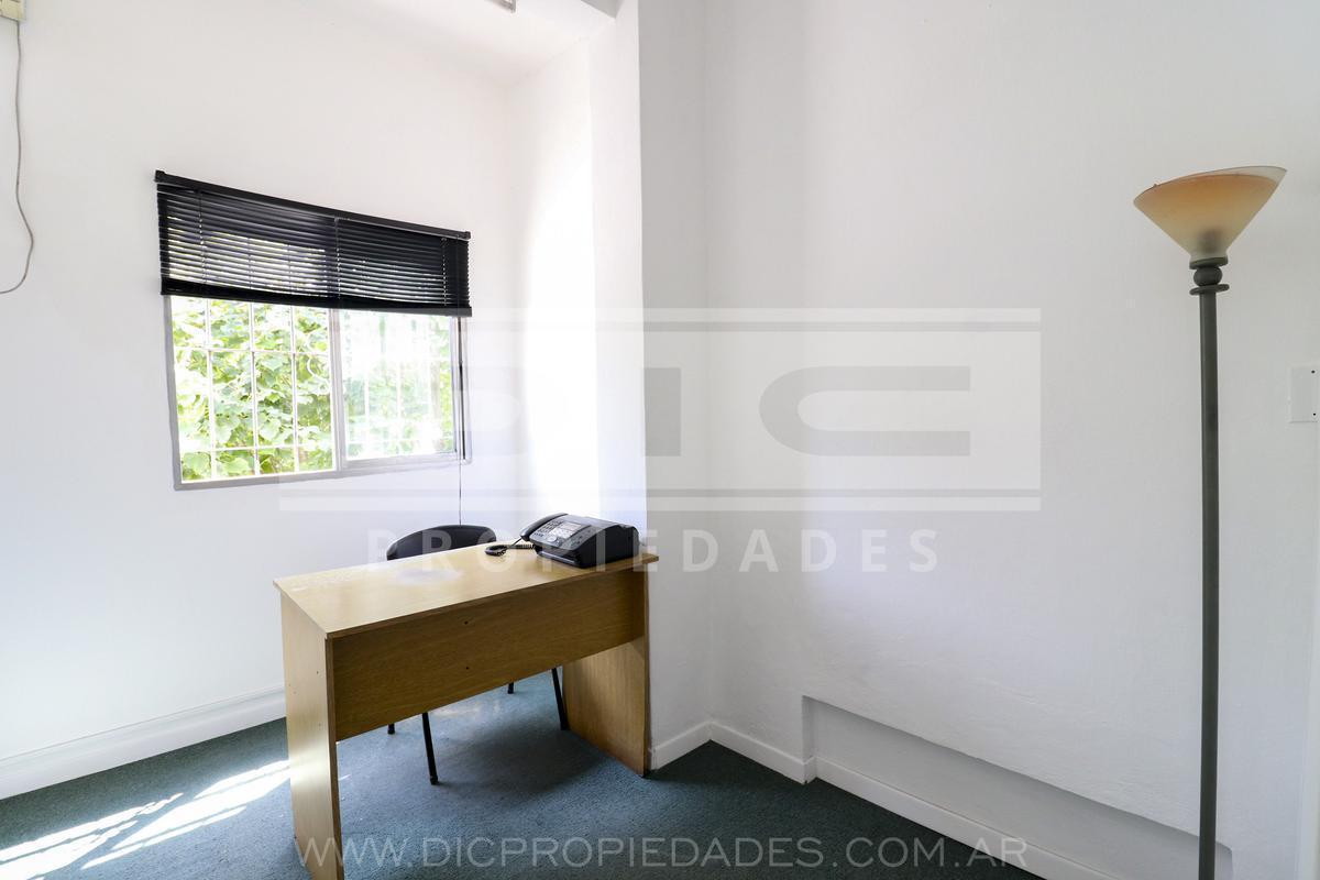 Foto de Local 72m2 c/espacio guardacoche en galería Don Bosco, imagen 3