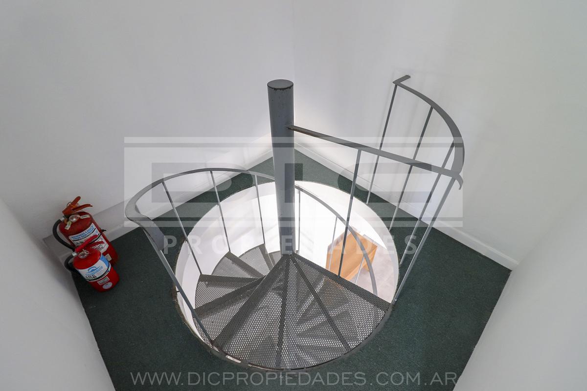Foto de Local 72m2 c/espacio guardacoche en galería Don Bosco, imagen 2