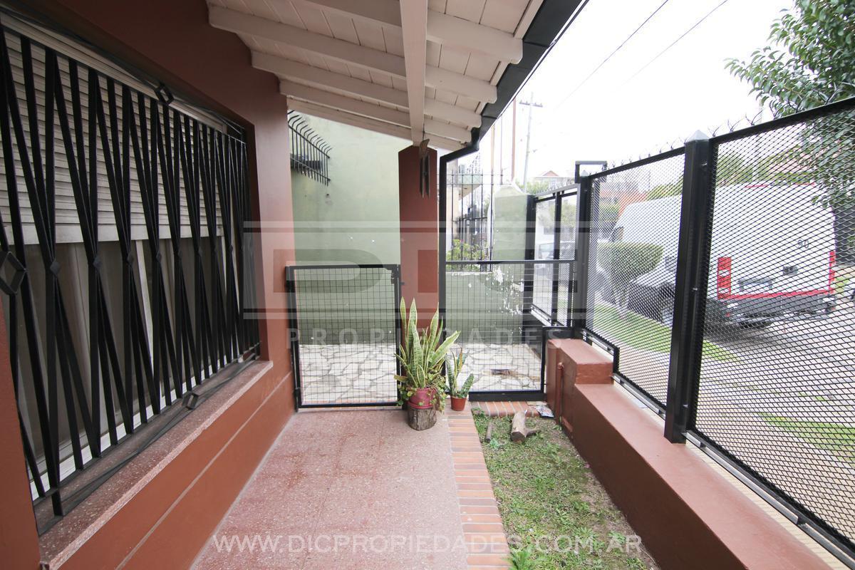 Foto de Muy buen Chalet 3 amb. con Amplio Jardin- Beccar, imagen 5