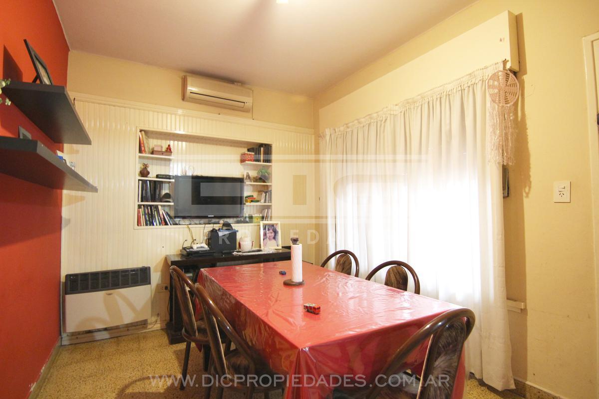 Foto de Muy buen Chalet 3 amb. con Amplio Jardin- Beccar, imagen 4