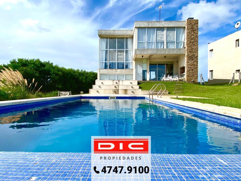 Foto de Casa 7 ambientes Venta - Barrio Costa Esmeralda, imagen 2