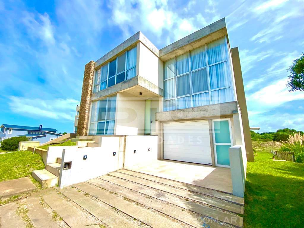 Foto de Casa 7 ambientes Venta - Barrio Costa Esmeralda, imagen 3