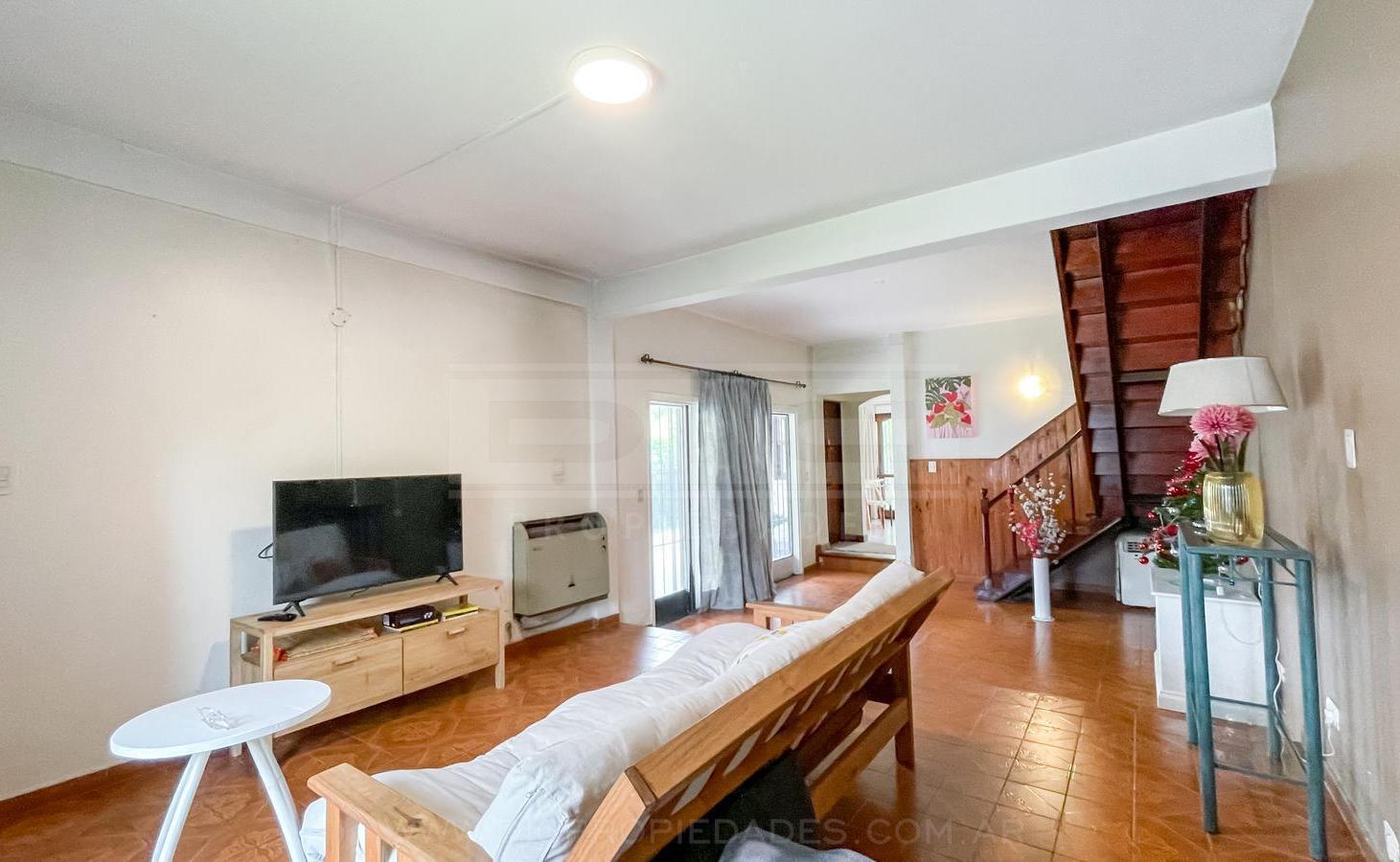 Foto de Chalet 4 dormitorios Venta - Don Torcuato, imagen 2