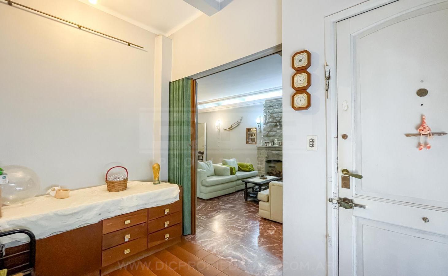 Foto de Chalet 5 dormitorios Venta - Florida Mitre/Este, imagen 2