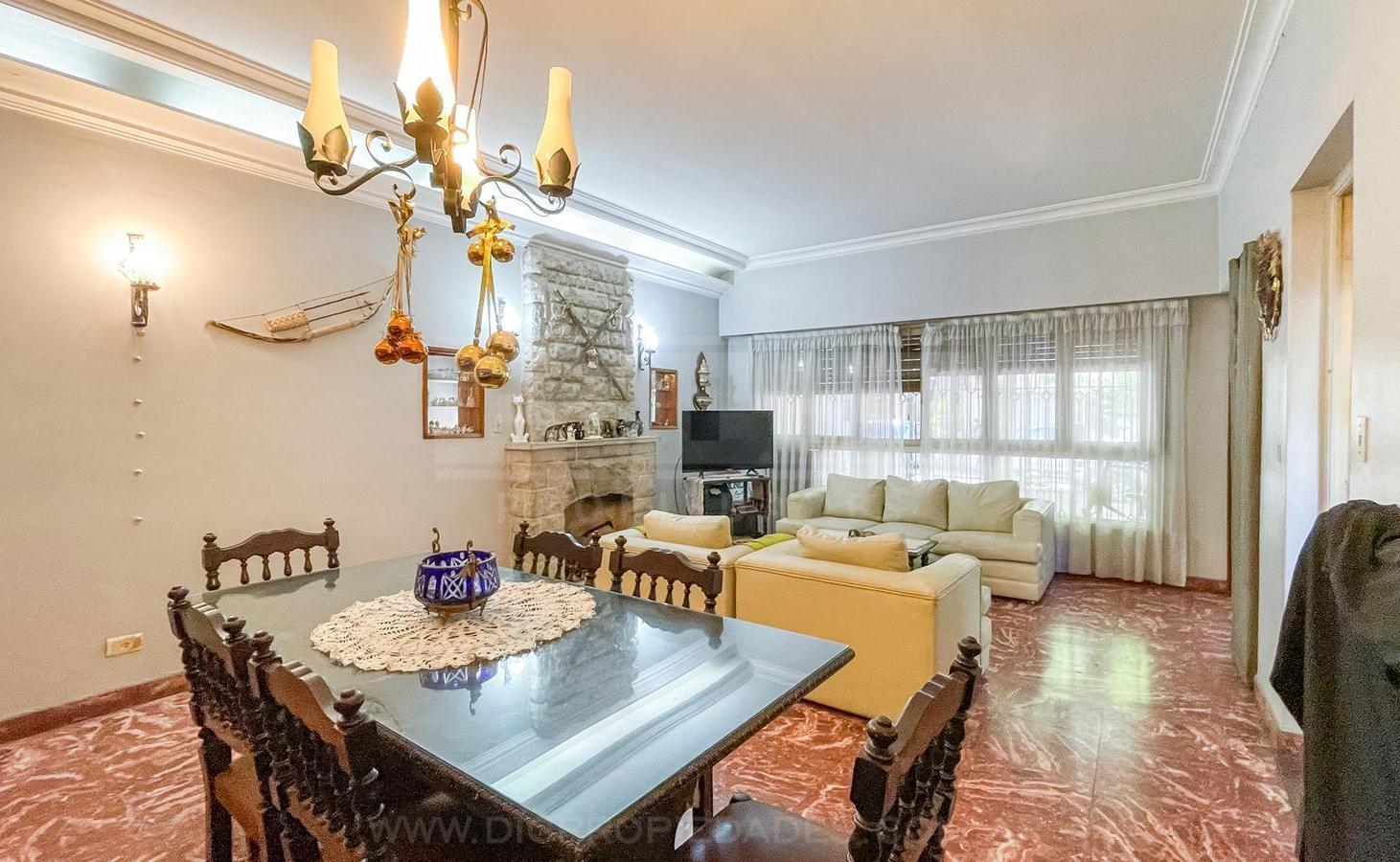 Foto de Chalet 5 dormitorios Venta - Florida Mitre/Este, imagen 3