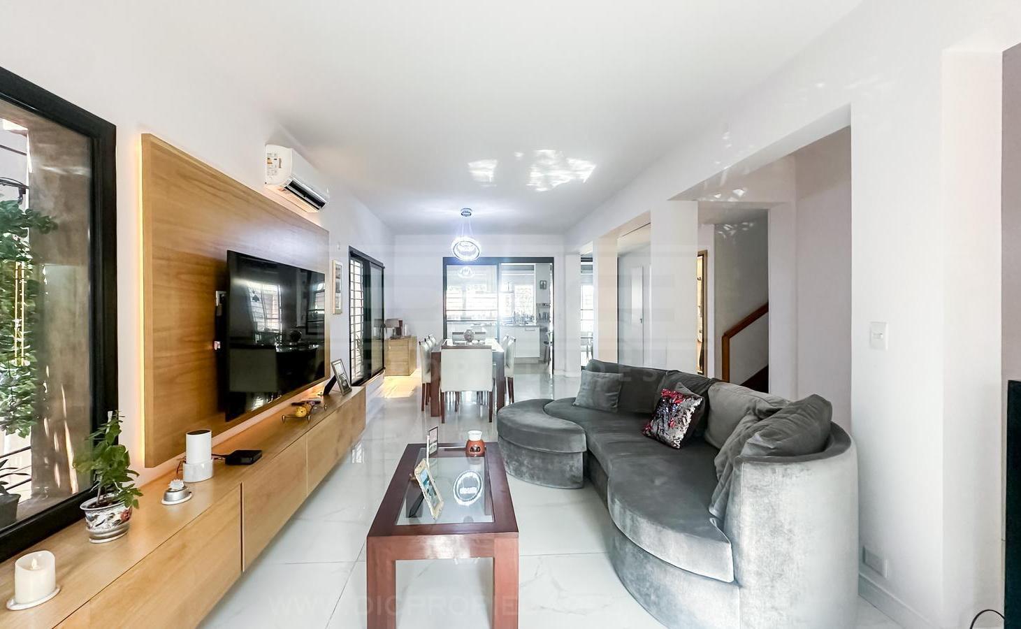 Foto de Casa 5 dormitorios Venta - Florida Oeste, imagen 2