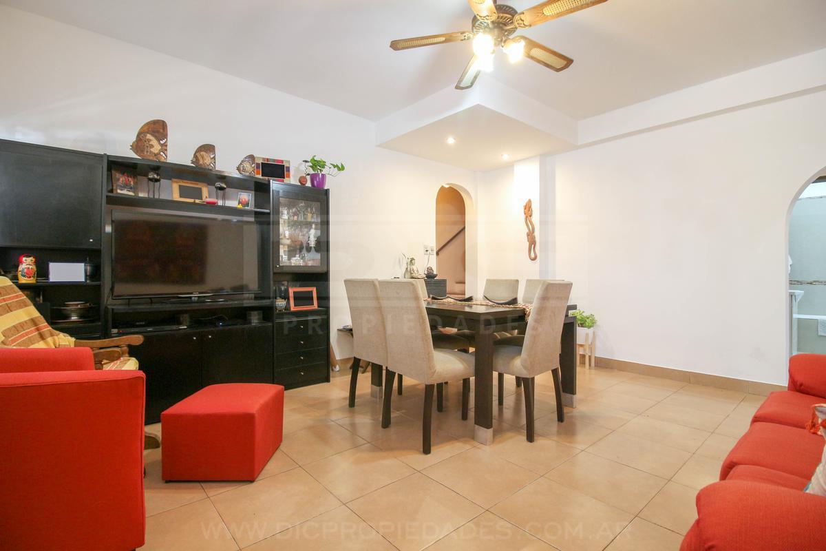 Foto de PH 4 dormitorios Venta - V.Martelli-B.Parque, imagen 2