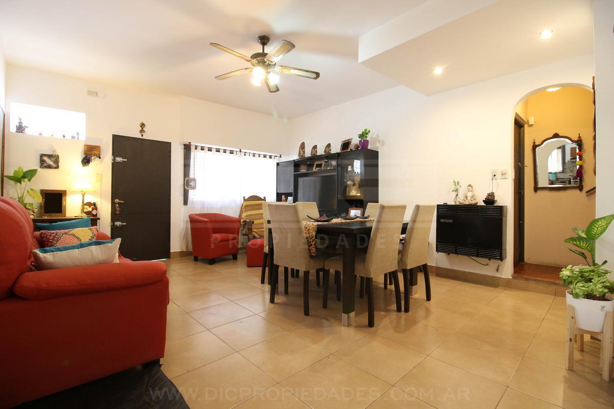 Foto de PH 4 dormitorios Venta - V.Martelli-B.Parque, imagen 3
