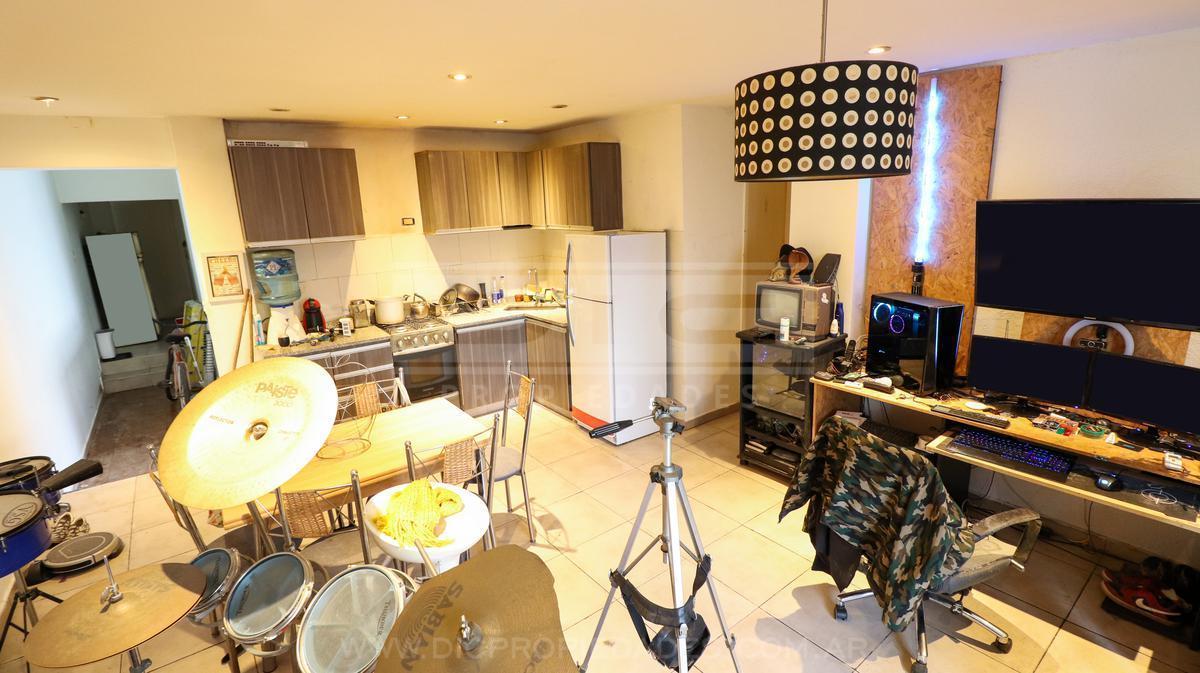 Foto de PH 2 dormitorios Venta - Barrio Vicente López, imagen 2