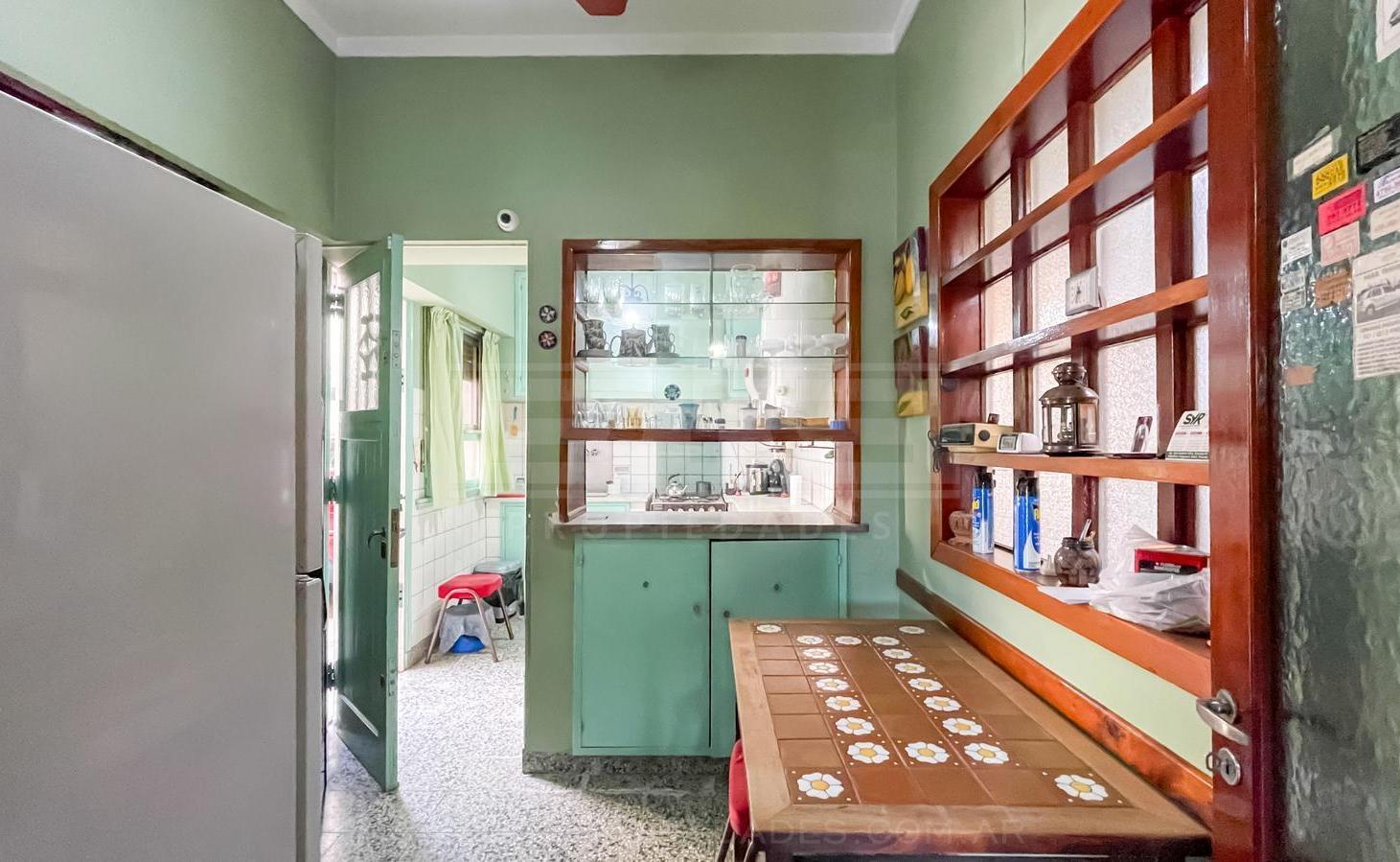 Foto de Chalet 4 dormitorios Venta - Florida Mitre/Este, imagen 3