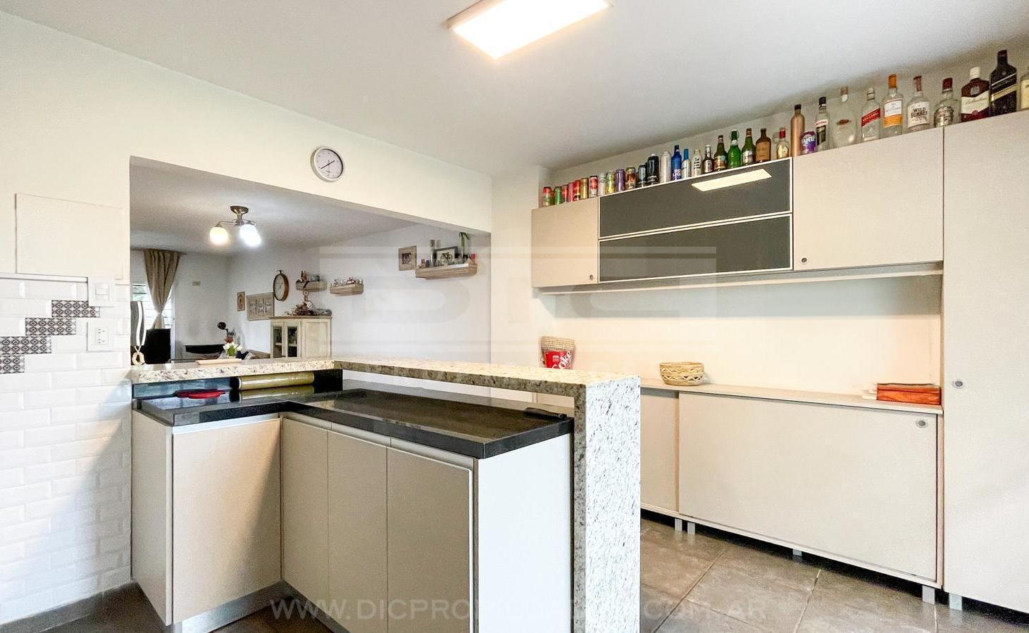 Foto de Triplex 4 dormitorios Venta - Olivos-Maipu/Uzal, imagen 3