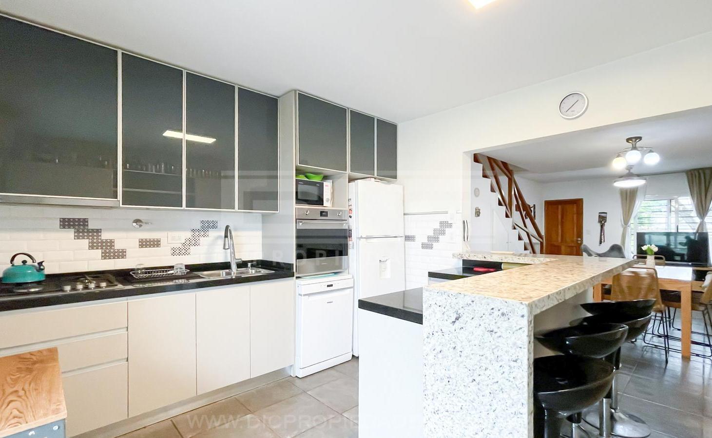 Foto de Triplex 4 dormitorios Venta - Olivos-Maipu/Uzal, imagen 5