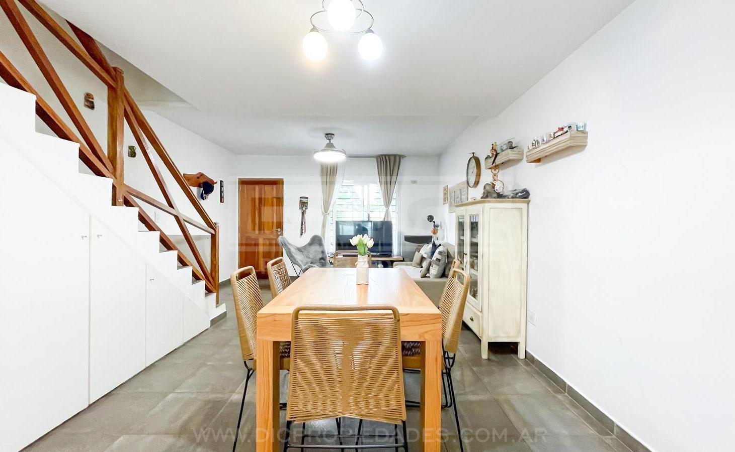 Foto de Triplex 4 dormitorios Venta - Olivos-Maipu/Uzal, imagen 2