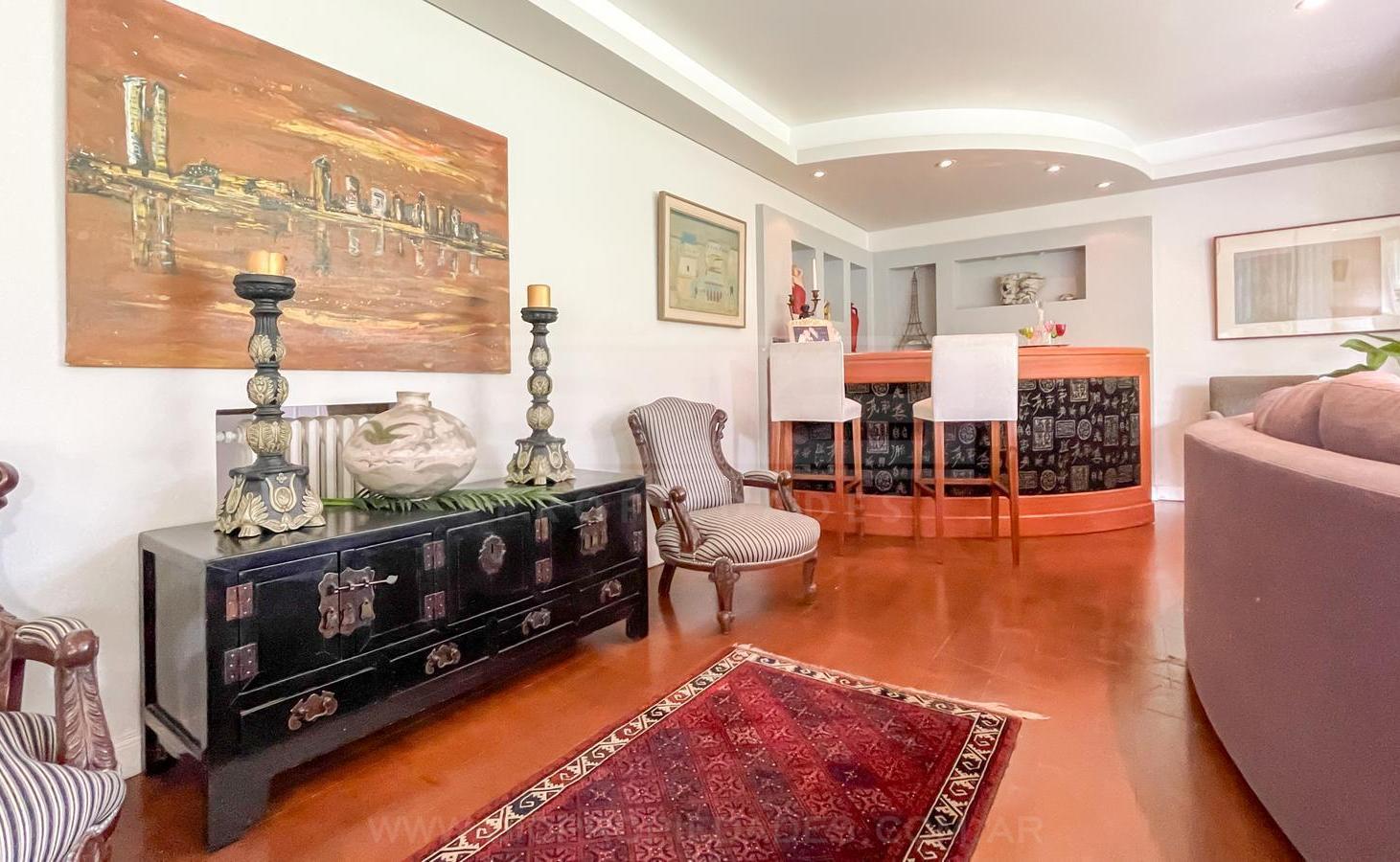 Foto de Chalet 8 dormitorios Venta - La Lucila-Vias/Libert., imagen 4