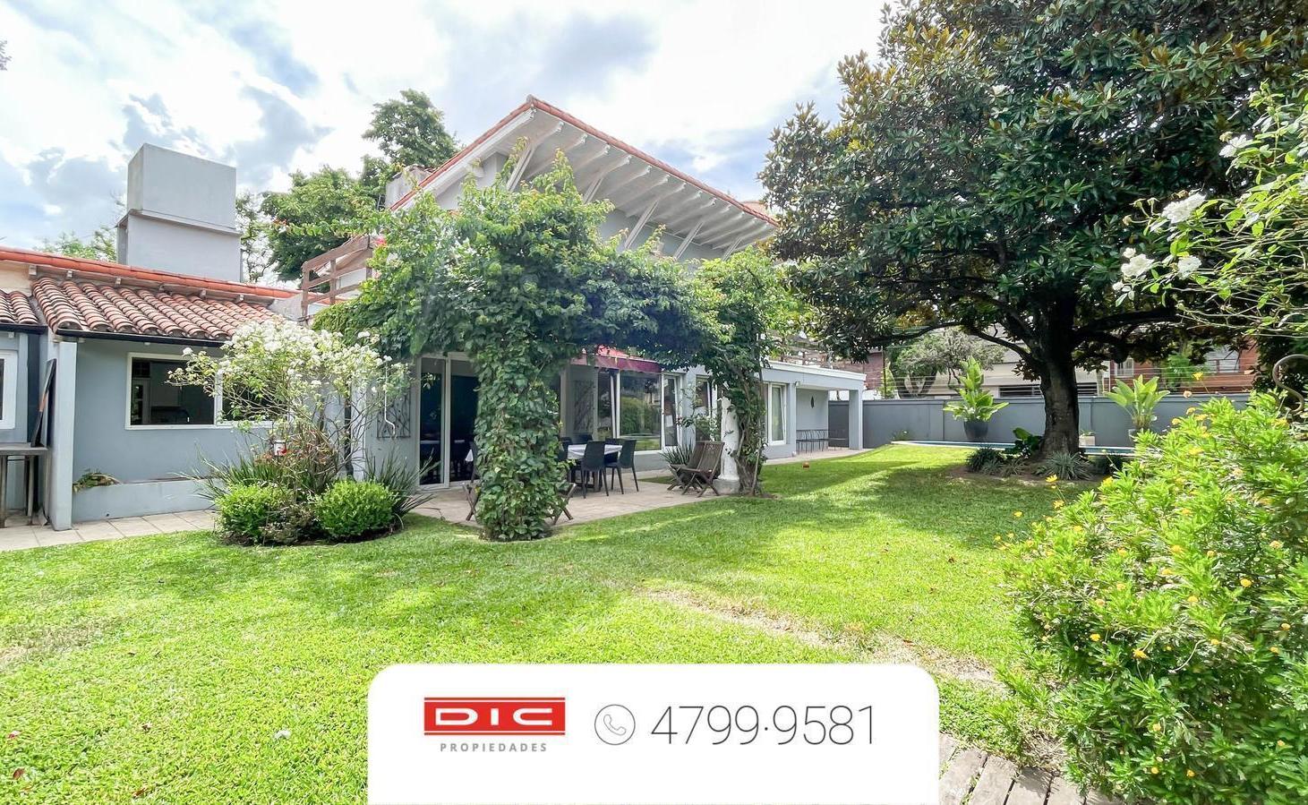 Foto de Chalet 8 dormitorios Venta - La Lucila-Vias/Libert., imagen 1