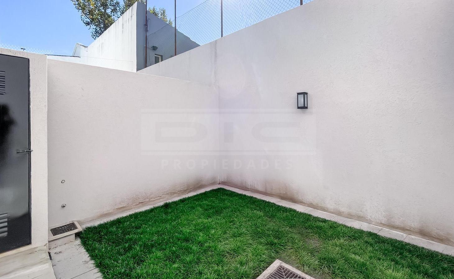Foto de Triplex 2 dormitorios Venta - Olivos, imagen 2