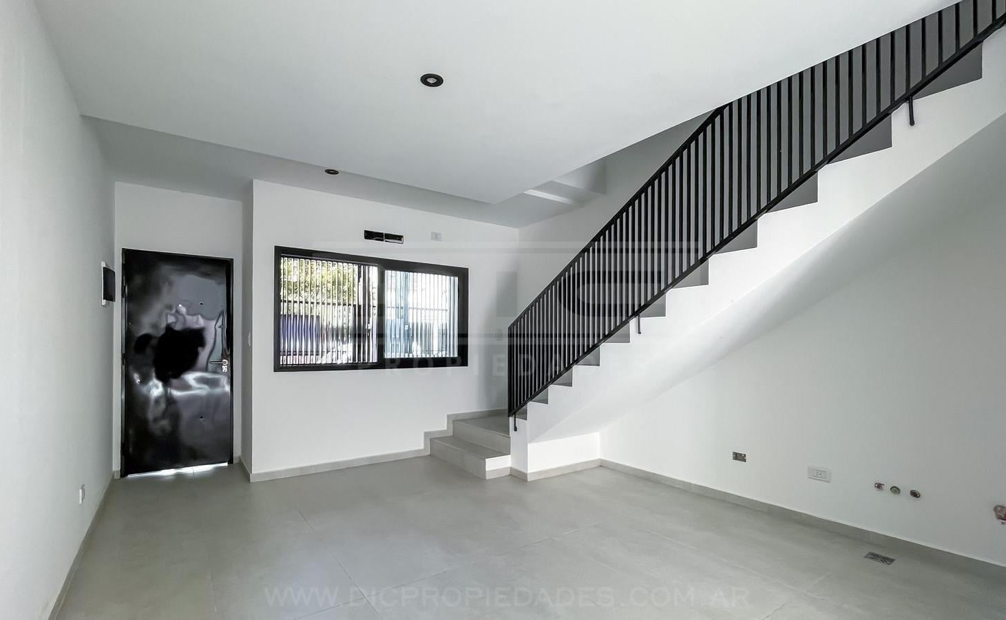 Foto de Triplex 2 dormitorios Venta - Olivos, imagen 3