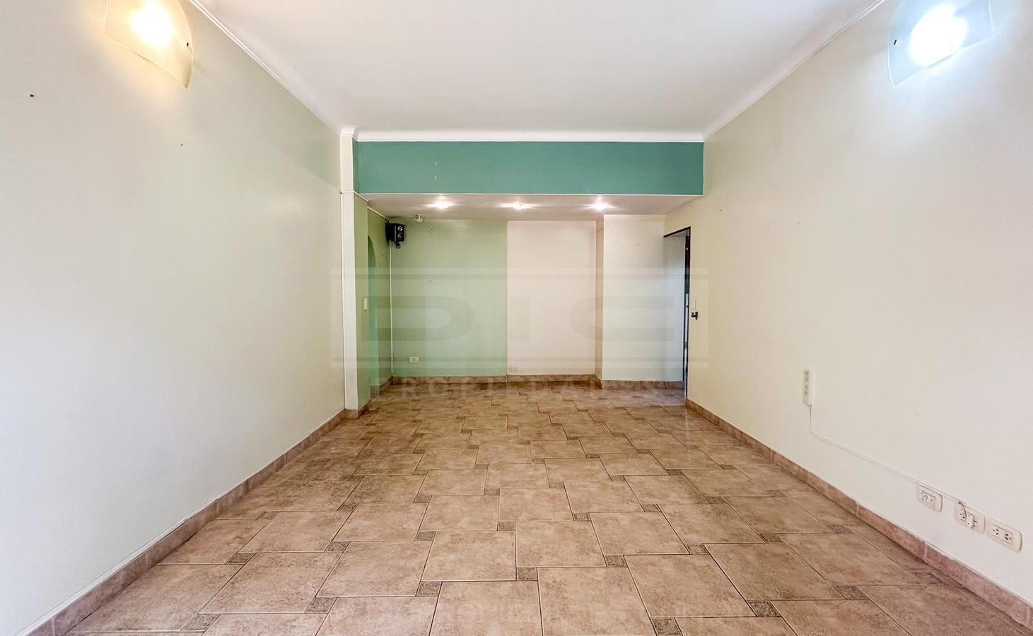 Foto de Chalet 4 ambientes venta con jardin piscina parrilla y cochera en Olivos, imagen 1