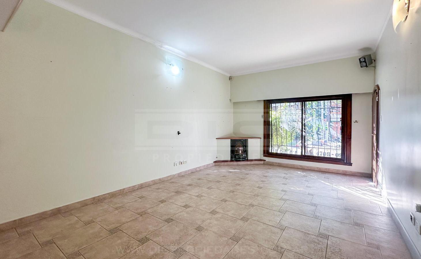 Foto de Chalet 4 ambientes venta con jardin piscina parrilla y cochera en Olivos, imagen 3