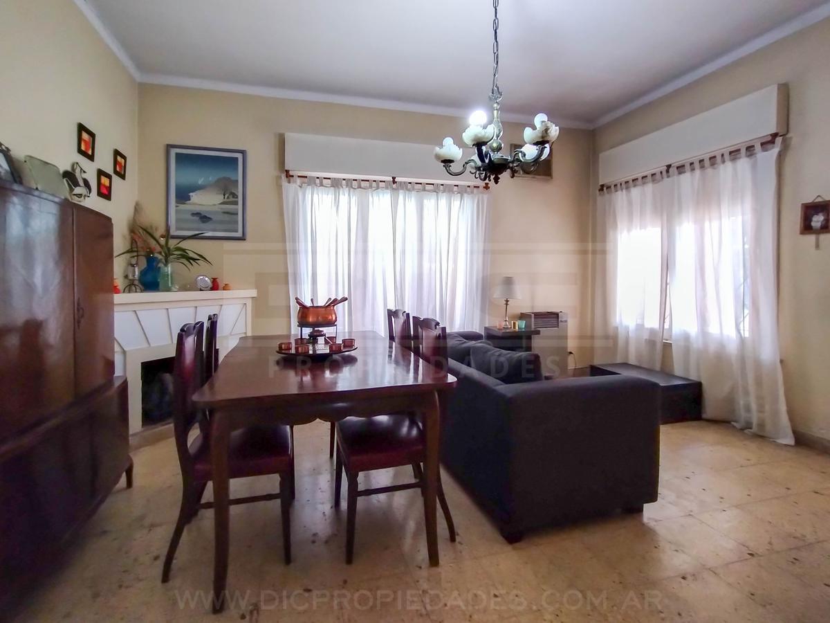 Foto de Chalet 3 dormitorios Venta - Olivos-Golf, imagen 2