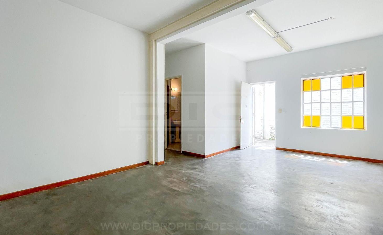 Foto de Bodega-Galpon con vivienda y patio Venta - Olivos, imagen 3