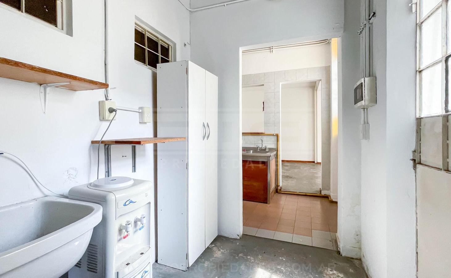 Foto de Bodega-Galpon con vivienda y patio Venta - Olivos, imagen 4