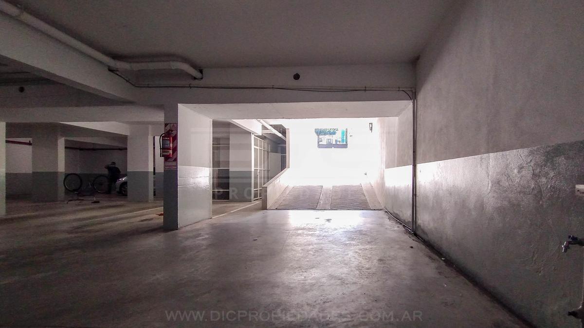 Foto de Cochera Venta - Olivos, imagen 1