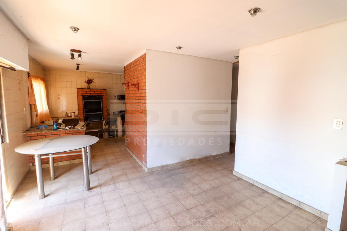 Foto de Galpón/deposito con vivienda 3 ambientes Venta - Olivos, imagen 3