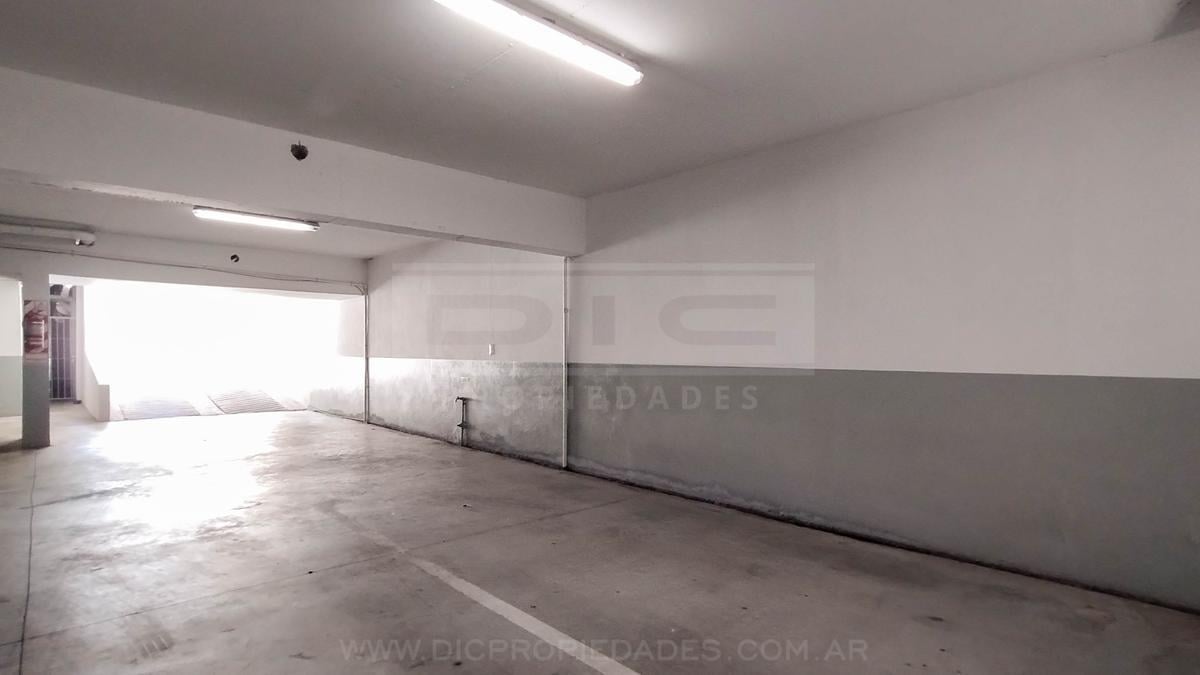 Foto de Excelente cochera cubierta en planta baja sobre Av. Maipu - Venta, imagen 4