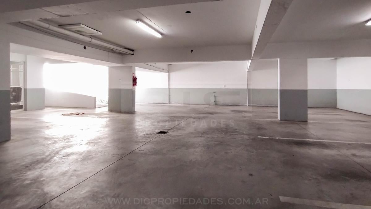 Foto de Excelente cochera cubierta en planta baja sobre Av. Maipu - Venta, imagen 5