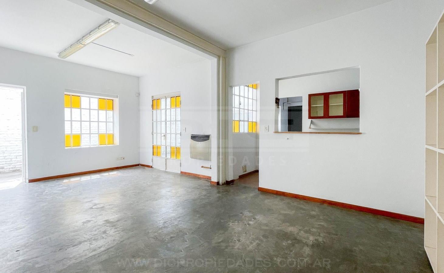 Foto de Galpón con vivienda y patio ubicado Olivos, imagen 5