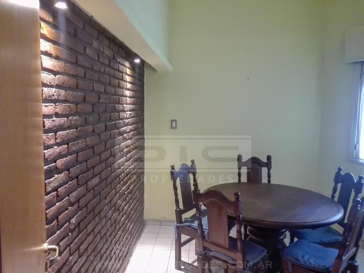 Foto de Casa 4 ambientes venta con balcon terraza y cochera en Olivos, imagen 5