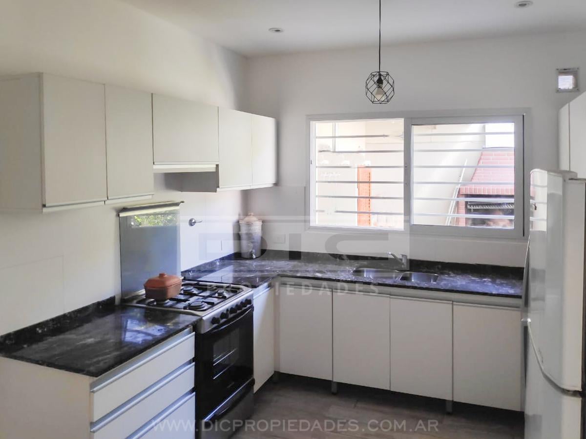 Foto de Duplex 3 ambientes venta con jardin y cochera en Olivos, imagen 4