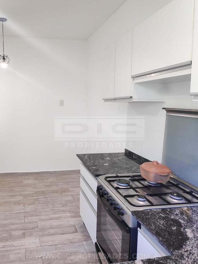 Foto de Duplex 3 ambientes venta con jardin y cochera en Olivos, imagen 3