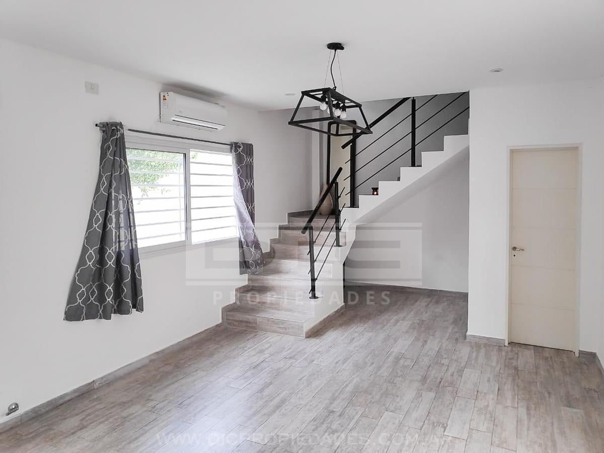 Foto de Duplex 3 ambientes venta con jardin y cochera en Olivos, imagen 1