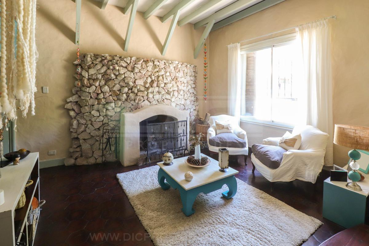 Foto de Chalet 6 ambientes venta con suite escritorio patio jardin y cochera en, imagen 2