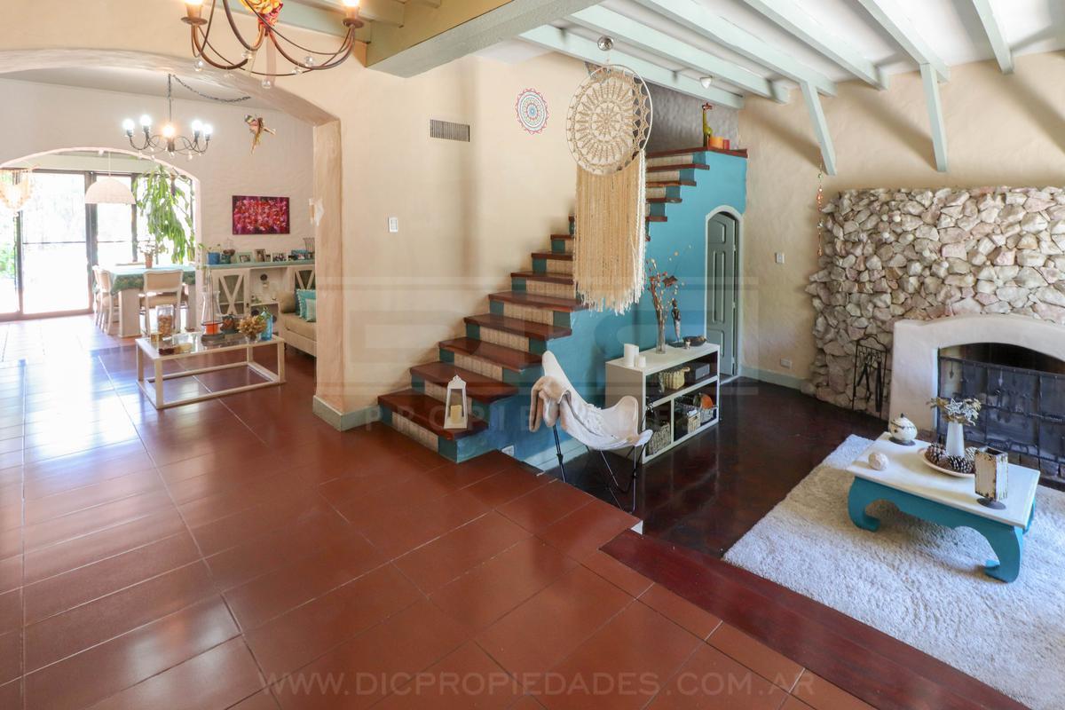 Foto de Chalet 6 ambientes venta con suite escritorio patio jardin y cochera en, imagen 5