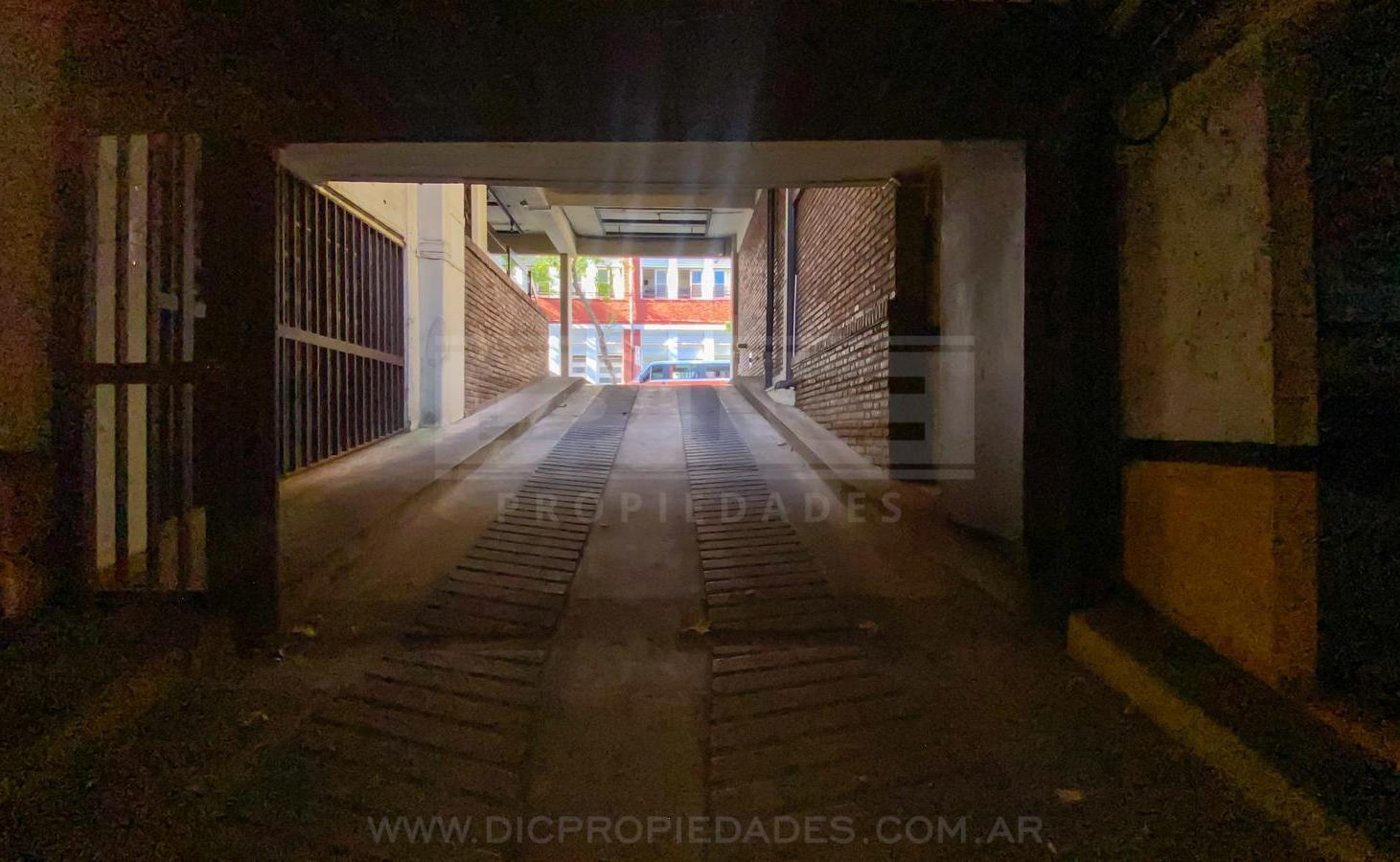 Foto de Cochera Venta - Olivos-Vias/Maipu, imagen 2