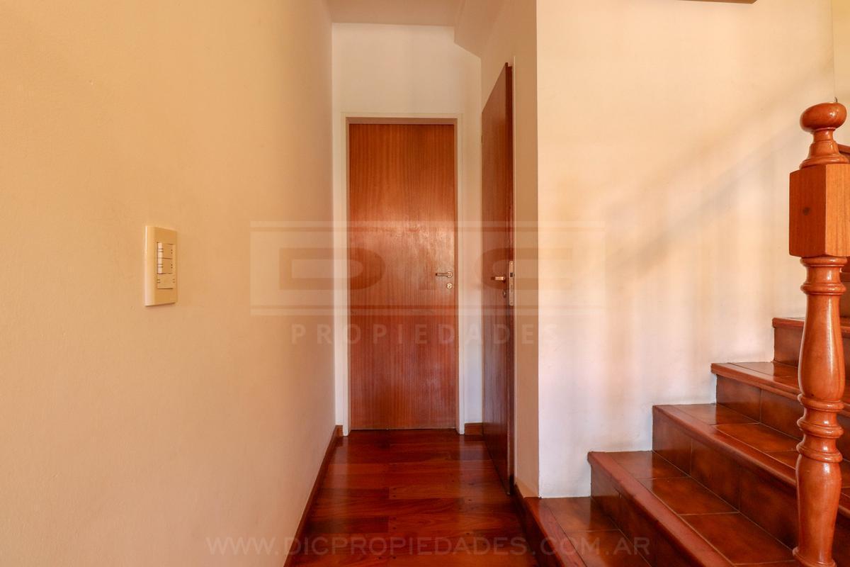 Foto de Duplex 4 ambientes venta con play patio y entrada de auto en Olivos, imagen 2