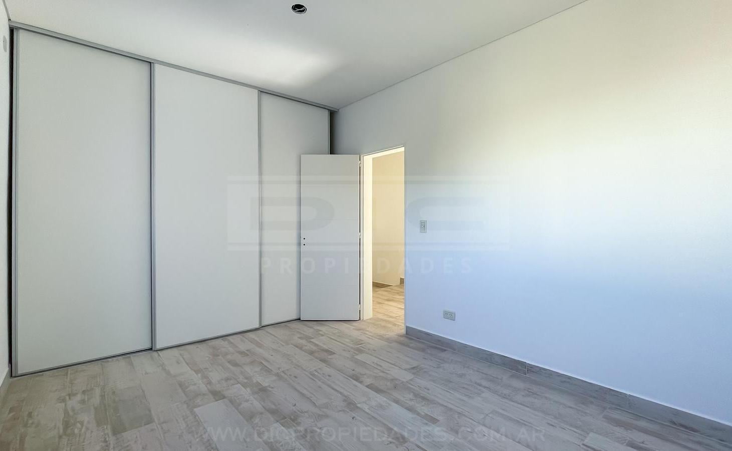 Foto de Triplex 3 dormitorios a estrenar Venta - Olivos, imagen 1