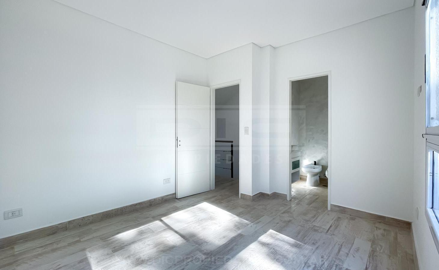 Foto de Triplex 3 dormitorios a estrenar Venta - Olivos, imagen 3
