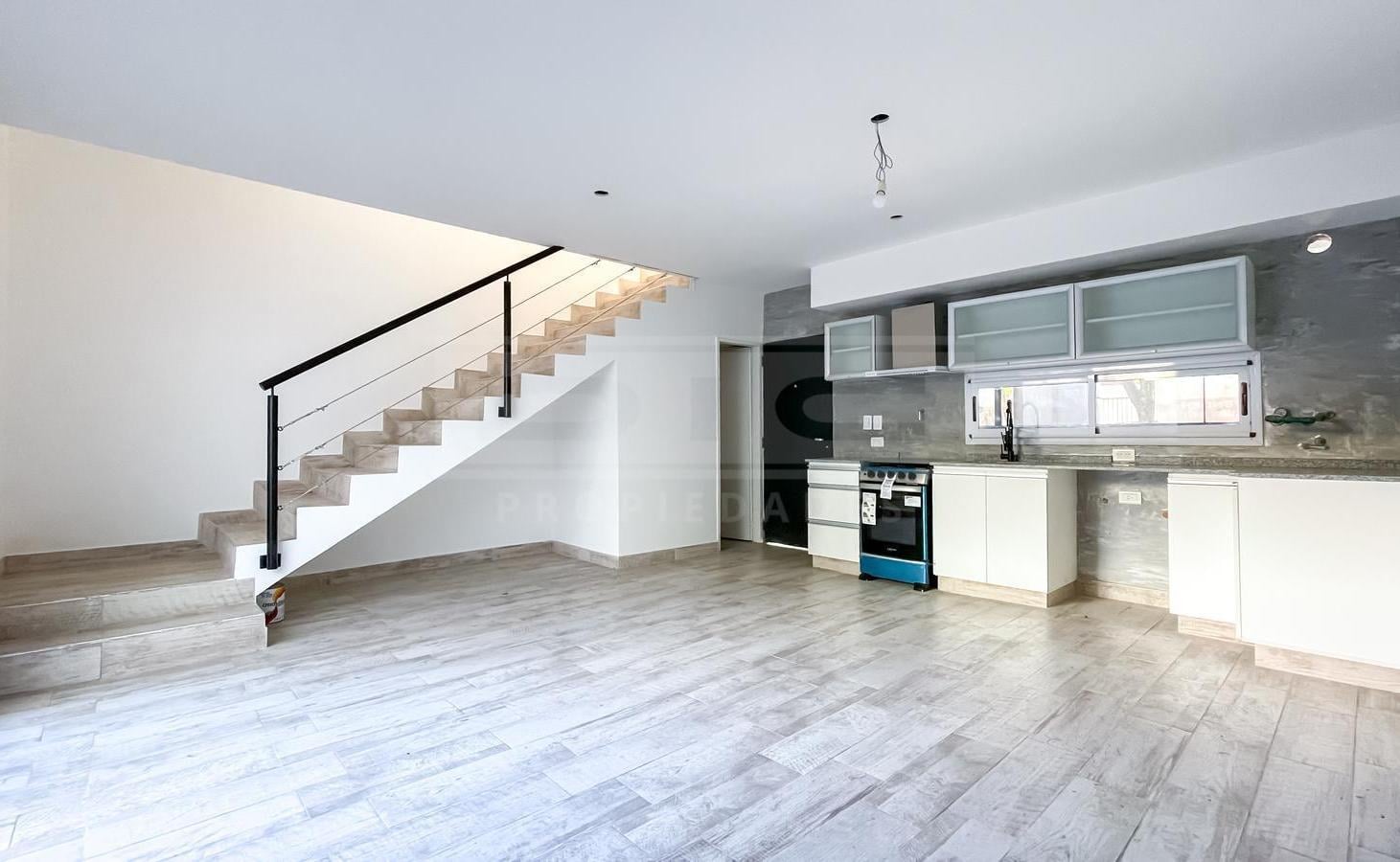 Foto de Triplex 3 dormitorios a estrenar Venta - Olivos, imagen 2