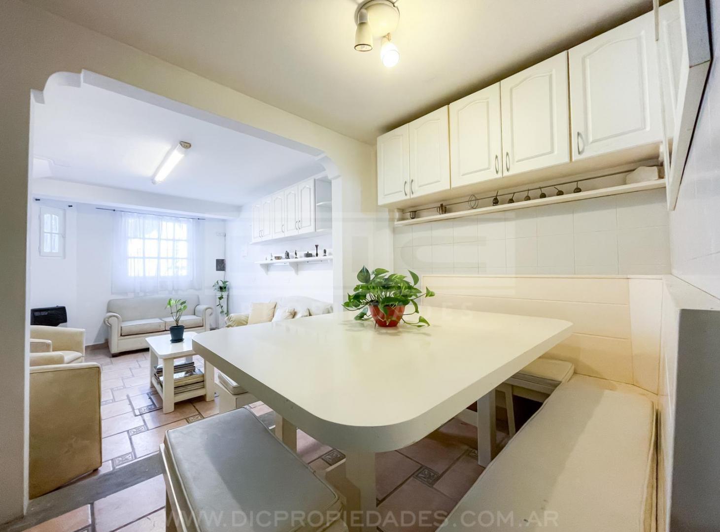Foto de Casa 4 dormitorios Venta - La Lucila-Vias/Maipu, imagen 4