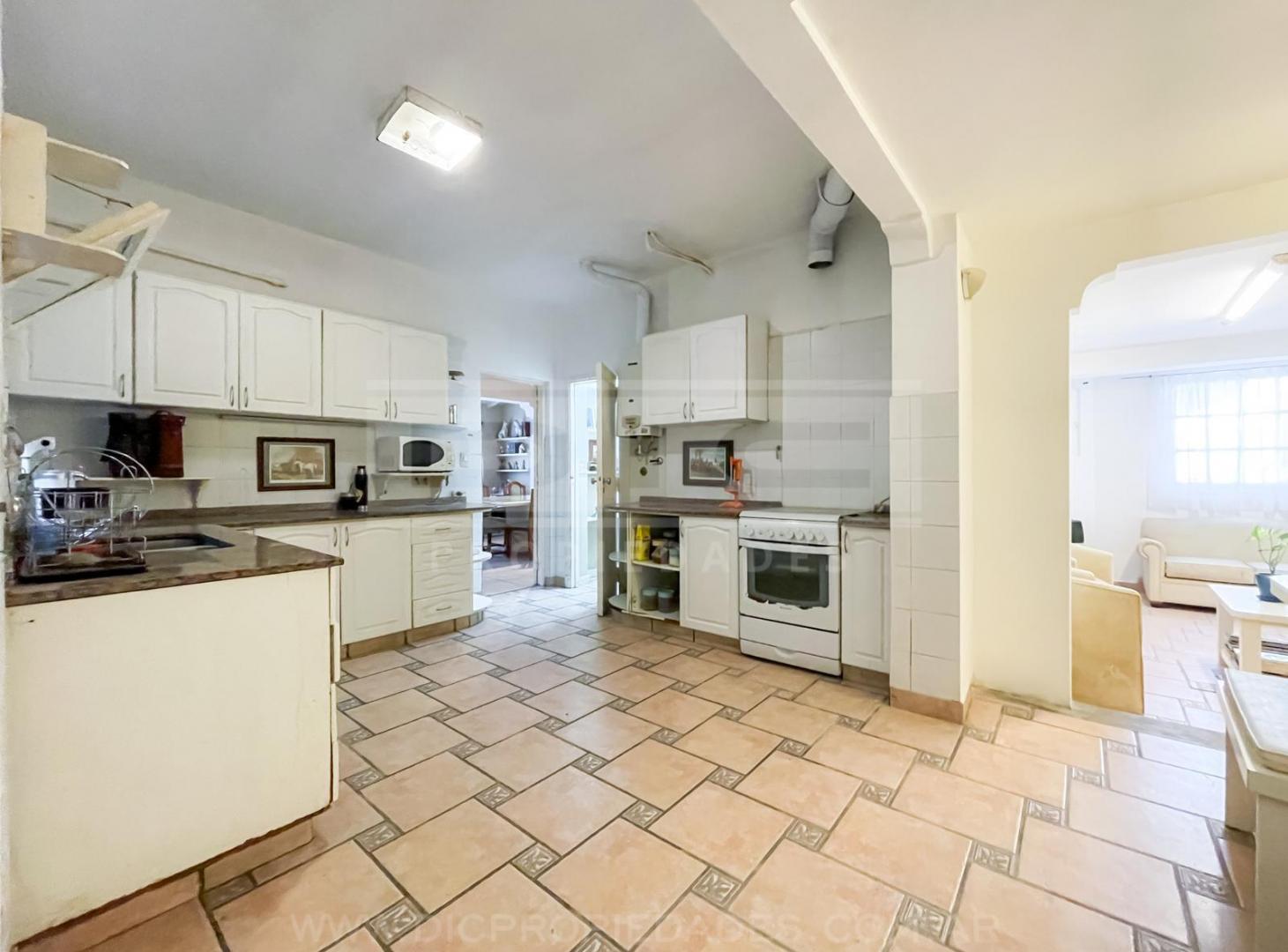 Foto de Casa 4 dormitorios Venta - La Lucila-Vias/Maipu, imagen 3