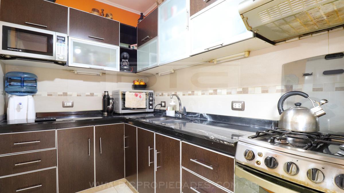 Foto de Casa 3 dormitorios Venta - Jose Leon Suarez, imagen 2