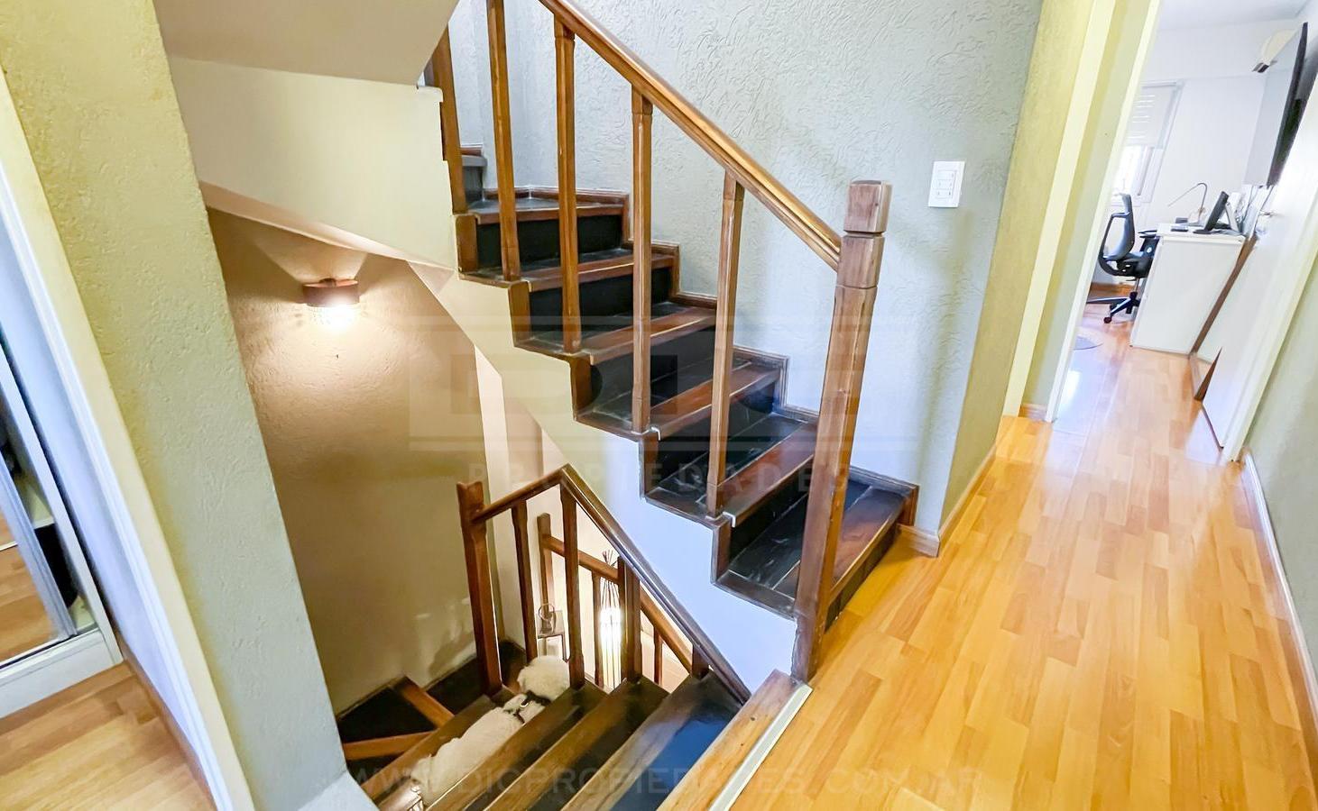 Foto de PH 4 dormitorios Venta - Munro, imagen 2