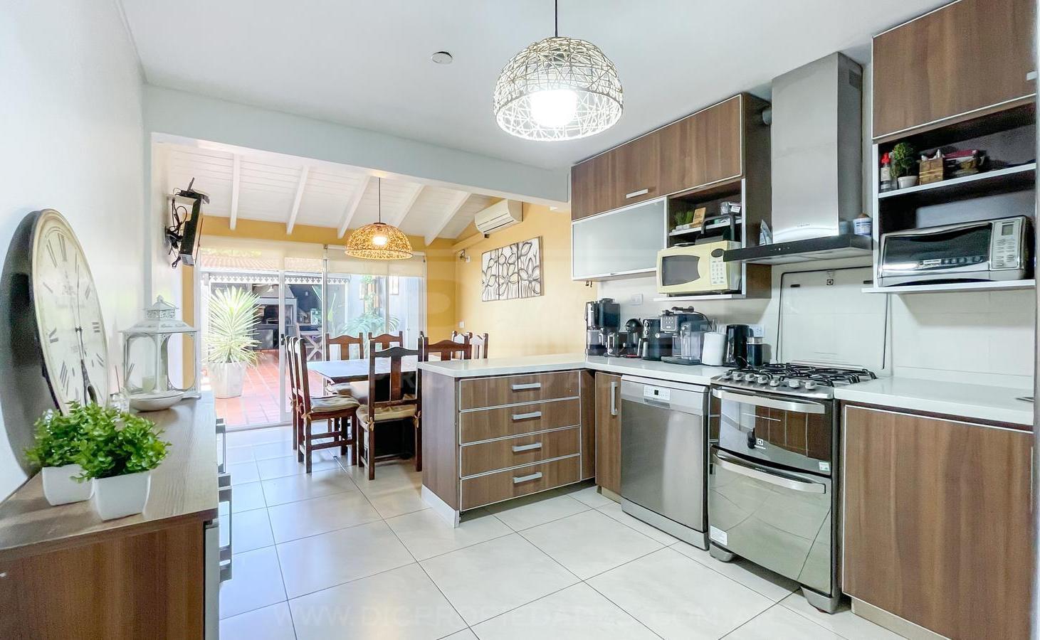 Foto de PH 4 dormitorios Venta - Munro, imagen 5