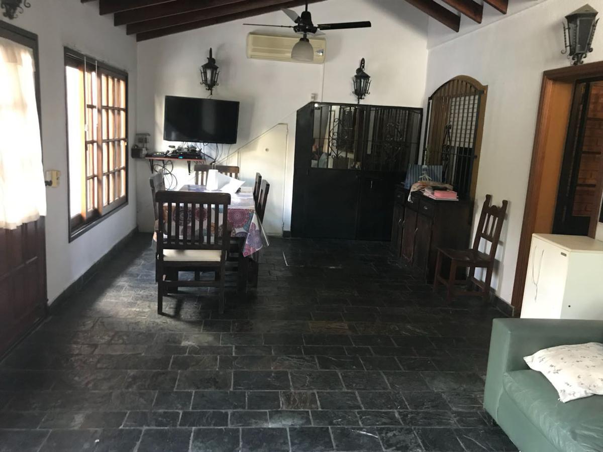 Foto de Chalet 6 Ambientes Venta - Munro, imagen 2